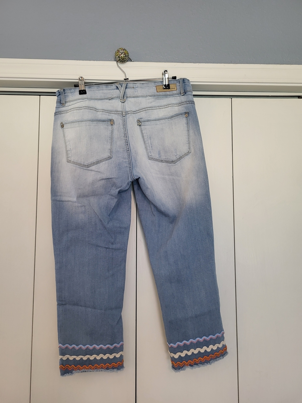Democracy Flex-ellent Light Blue Cropped Jeans with Multicolor Scalloped Hem - Picture 12 of 14